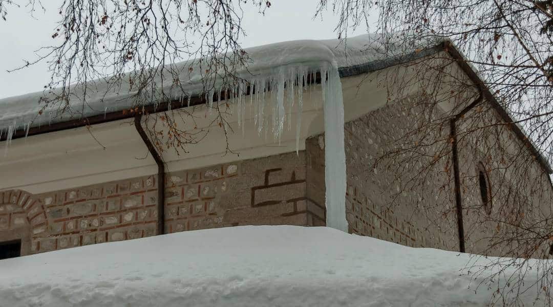 How to Deal with Frozen Pipes Prevention and Emergency Response